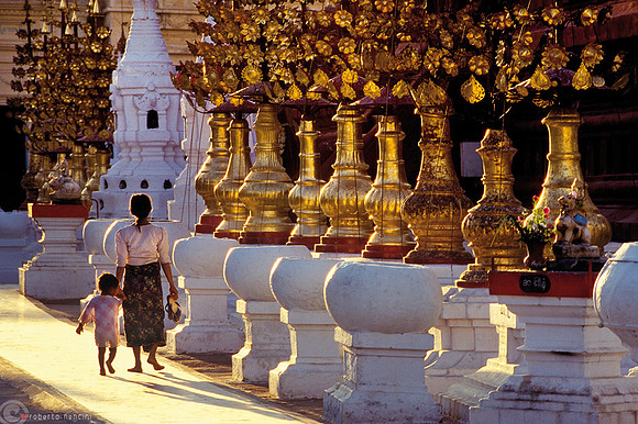 Pagoda Shwezigon - Camminando nella Luce