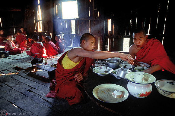Monastero Shwe Yaunghwe Kyaung - La mensa