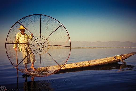 Lago Inle - Pescatore con la classica rete conica