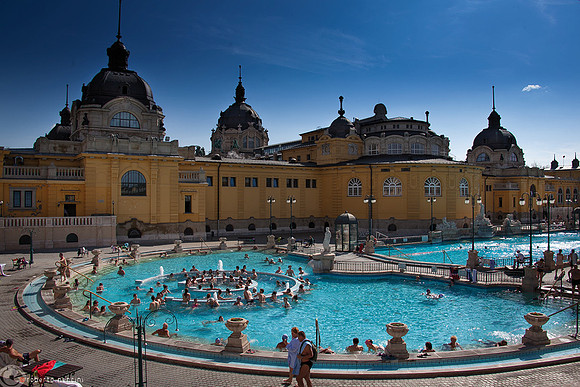 Bagni Termali Széchenyi: Esterni