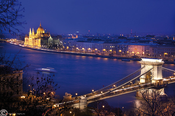 Ora blu sul Danubio