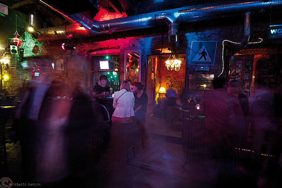 Ruin Bar  Szimplakert: Lights at night