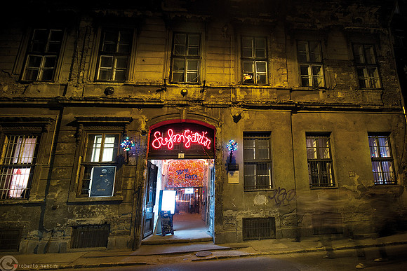 Ruin Bar  Szimplakert: Esterno