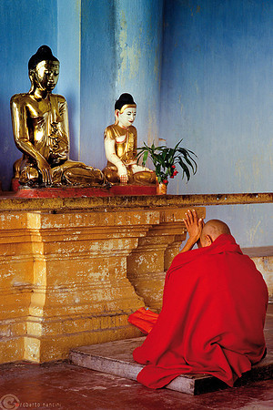 Pagoda Shwezigon - Rossa preghiera