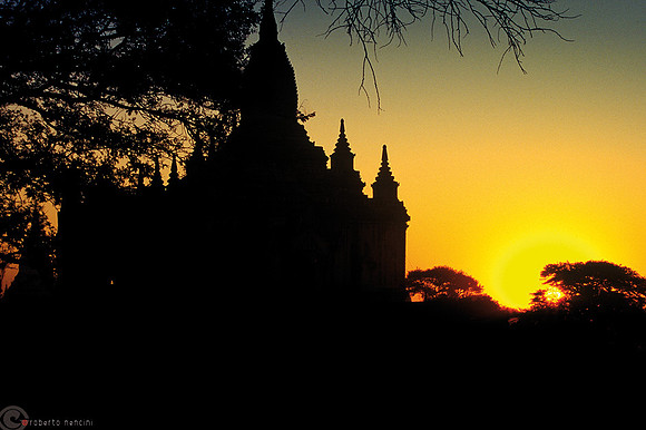 Bagan - Luce e oscurità